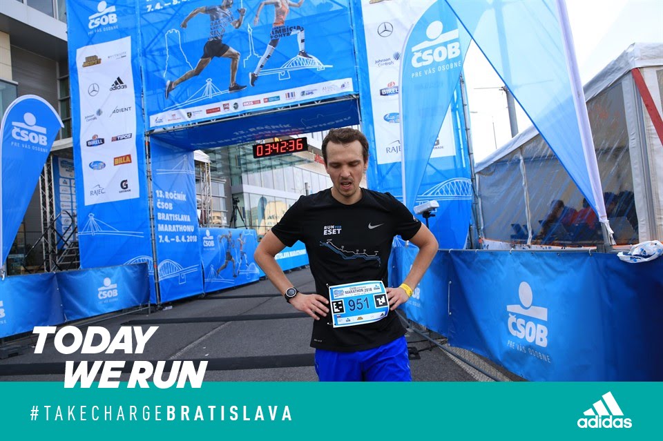 Maťo Kozák v cieli svojho prvého maratónu, Bratislava, 2018
